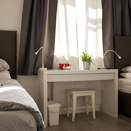 Abbey Point Hotel Wembley Bagian luar foto