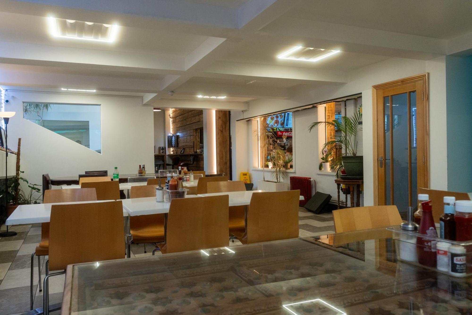 Abbey Point Hotel Wembley Bagian luar foto