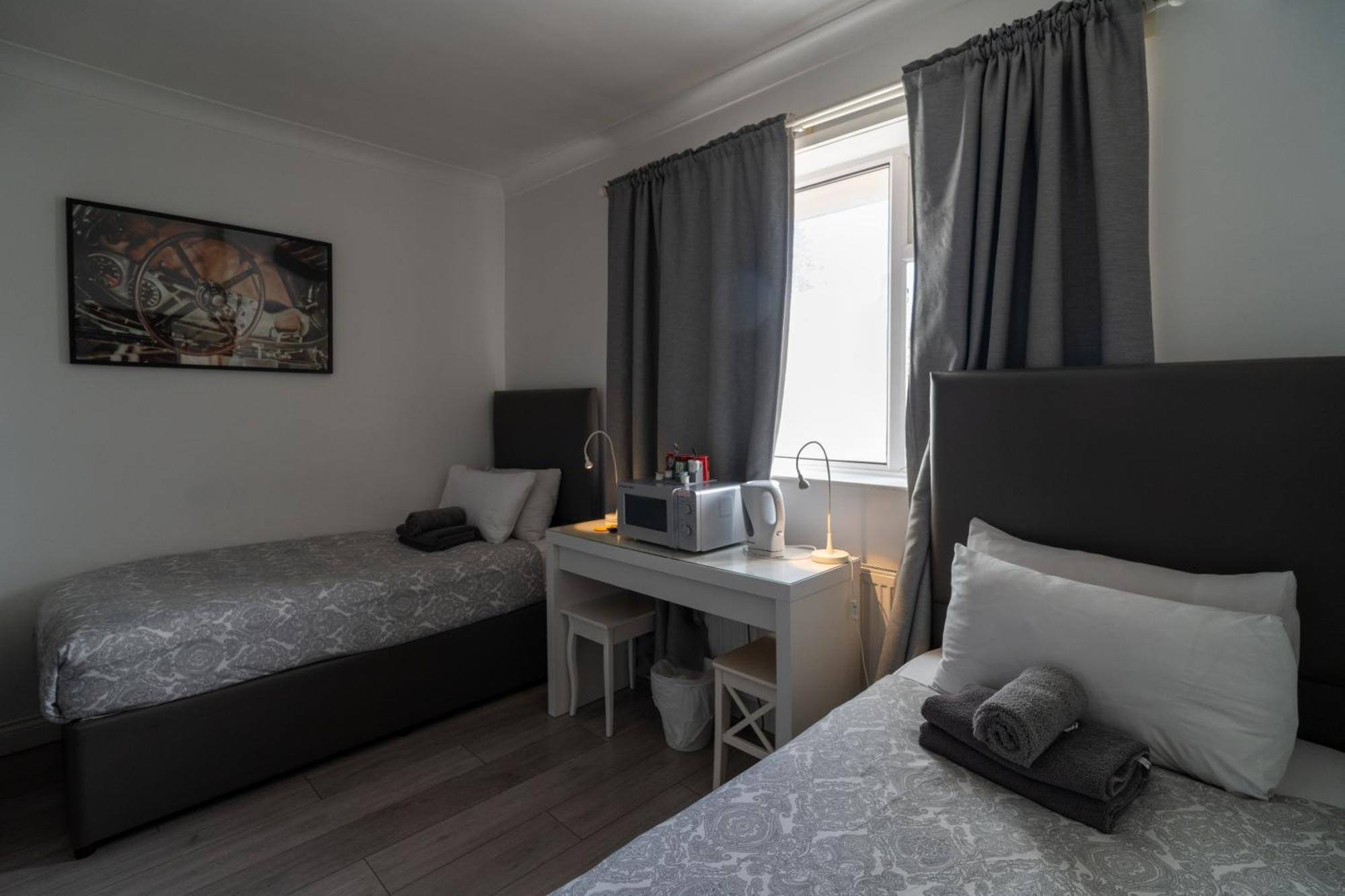 Abbey Point Hotel Wembley Bagian luar foto