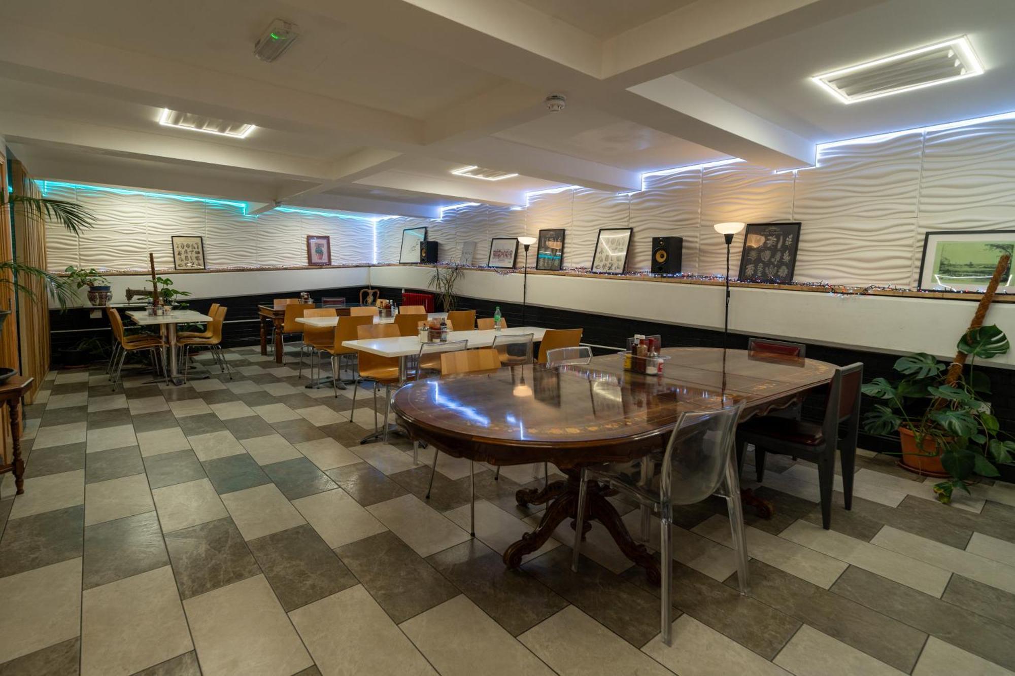 Abbey Point Hotel Wembley Bagian luar foto