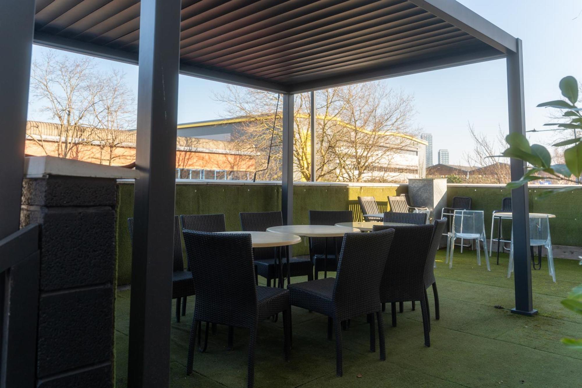 Abbey Point Hotel Wembley Bagian luar foto