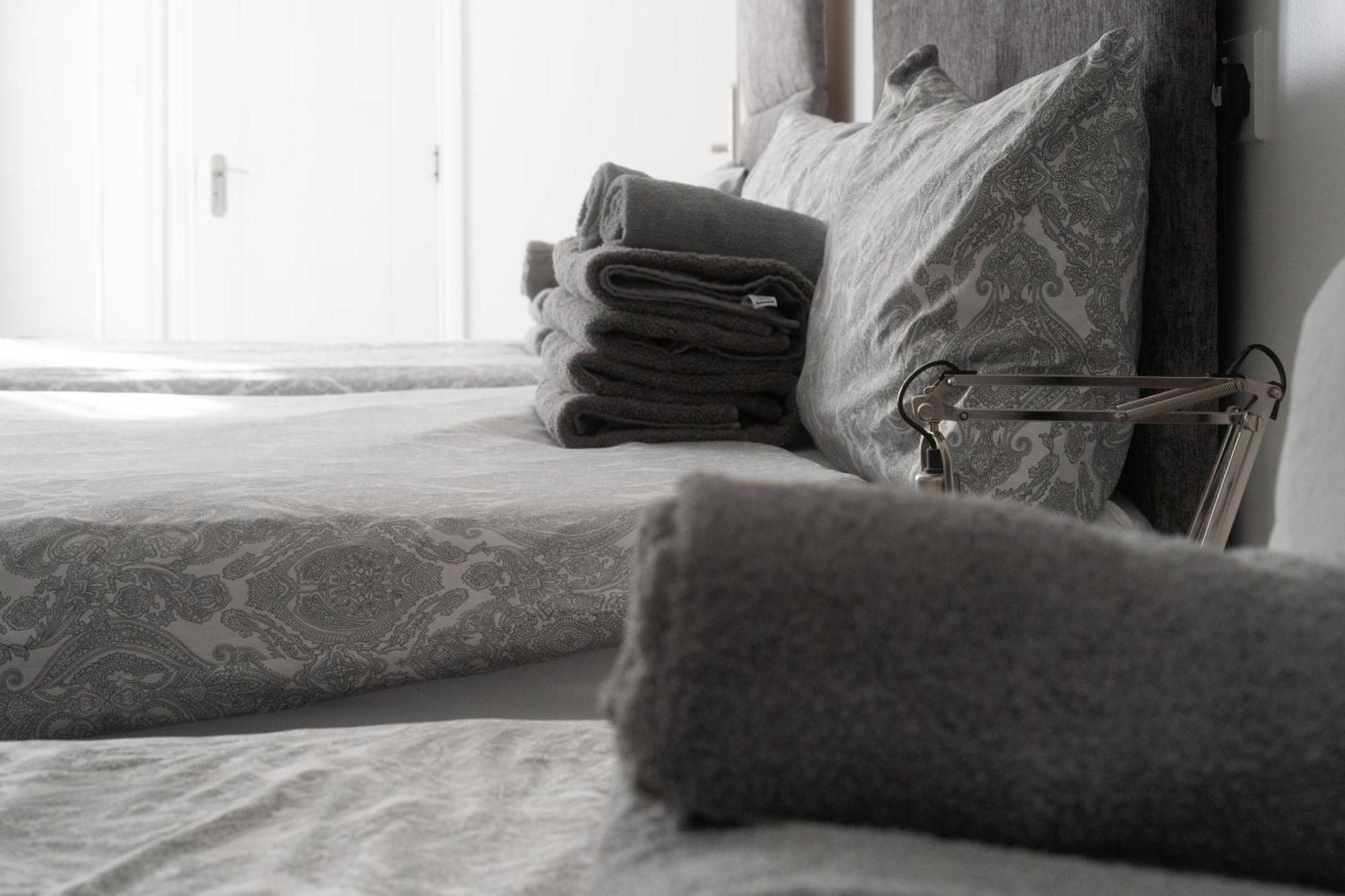 Abbey Point Hotel Wembley Bagian luar foto