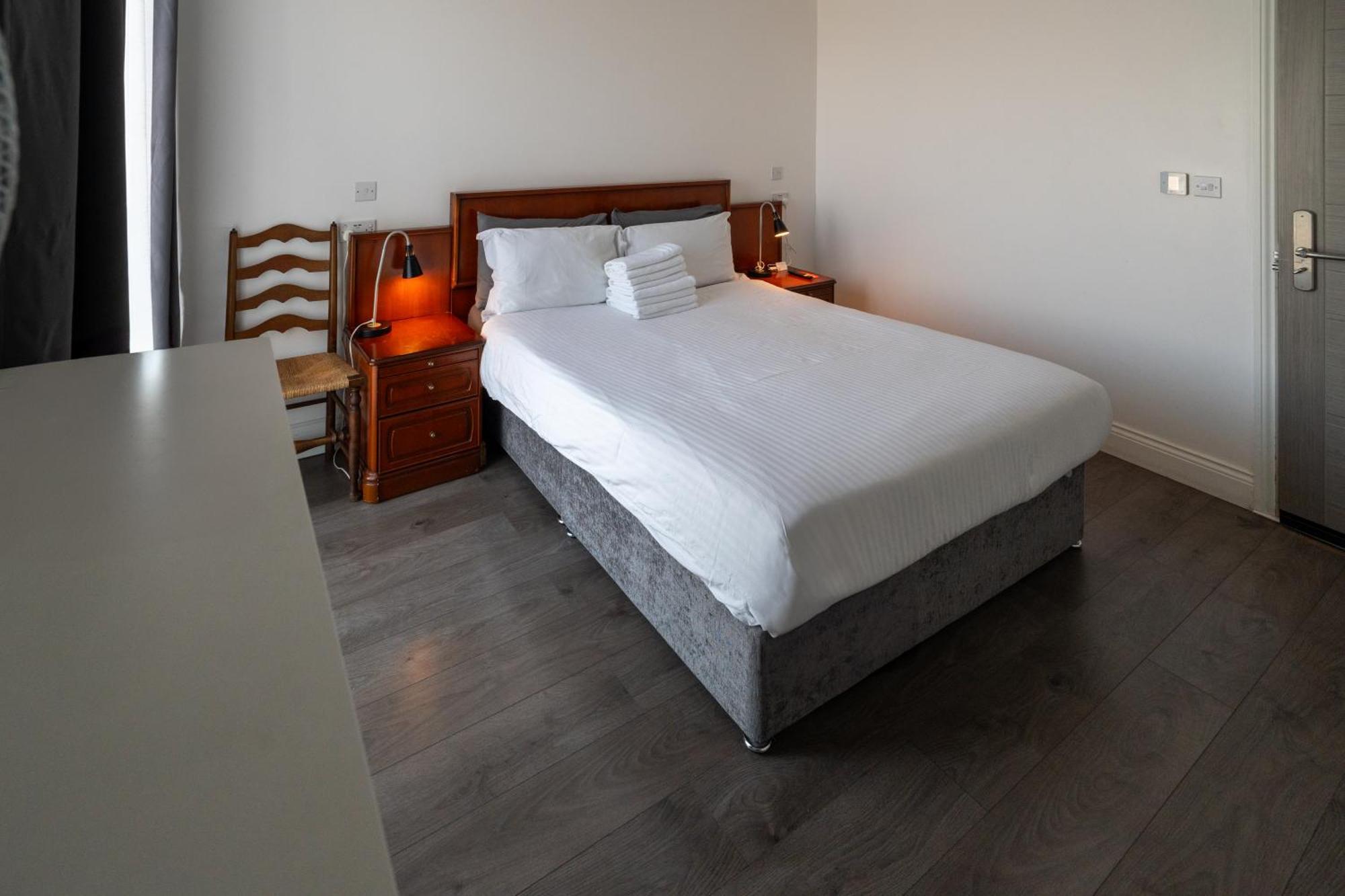 Abbey Point Hotel Wembley Bagian luar foto