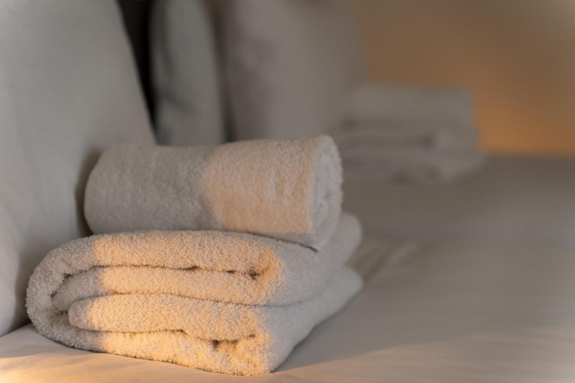 Abbey Point Hotel Wembley Bagian luar foto