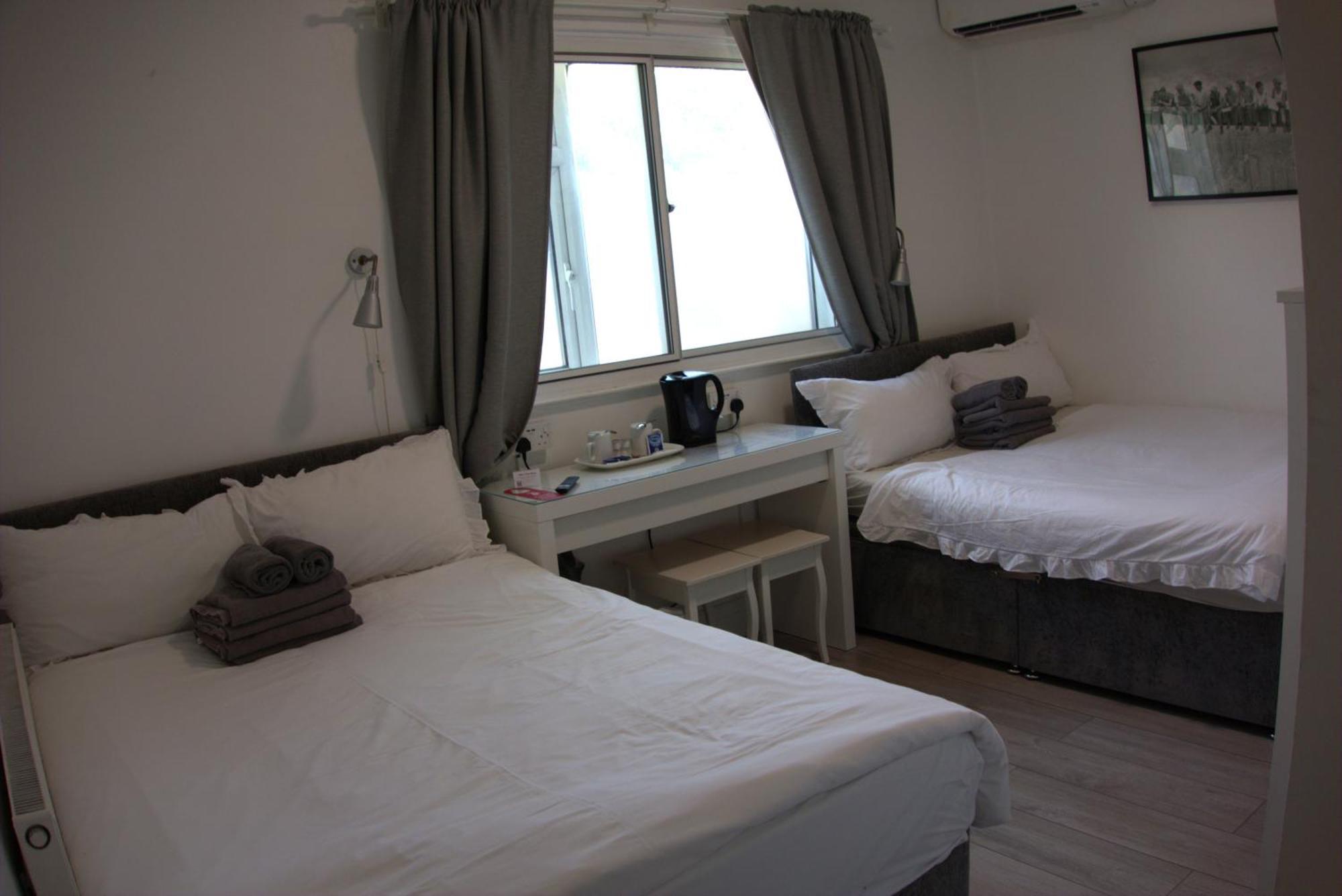 Abbey Point Hotel Wembley Bagian luar foto